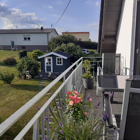 Eifelstern-Schoene Ferienwohnung Mit Balkon Kalenborn-Scheuern Bagian luar foto
