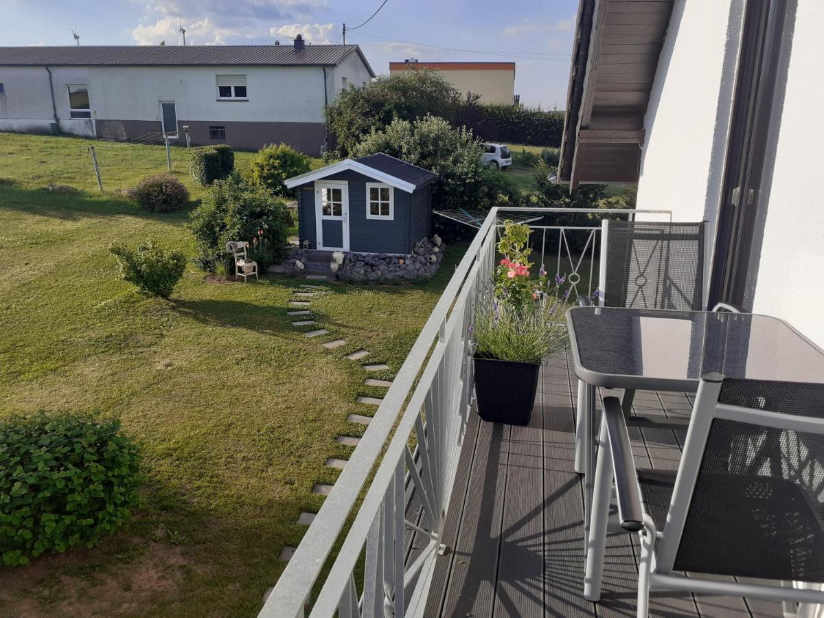 Eifelstern-Schoene Ferienwohnung Mit Balkon Kalenborn-Scheuern Bagian luar foto